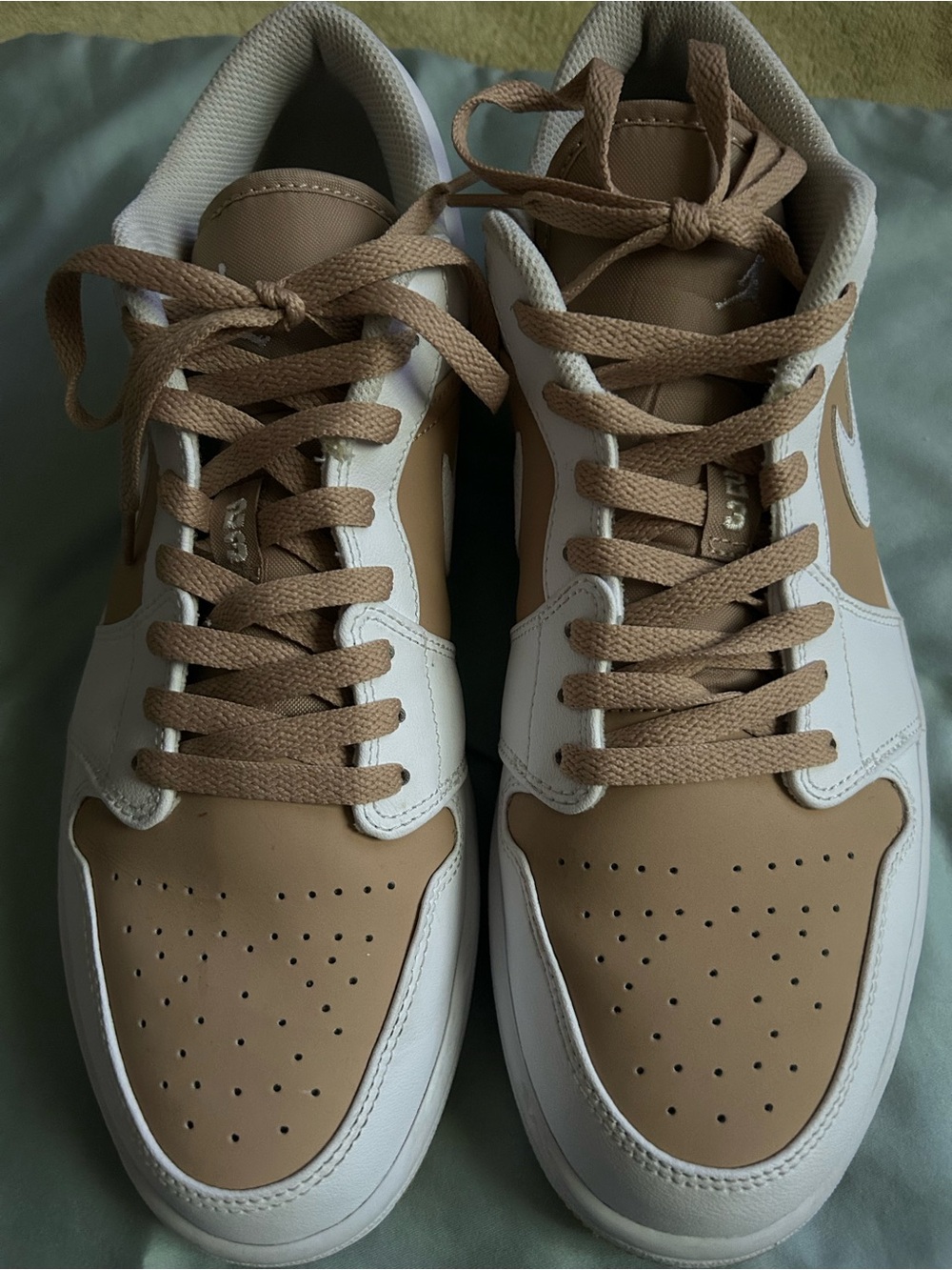 Jordan 1 SE Low-Top Hemp-White Sneakers in Beige and White DN6999-100